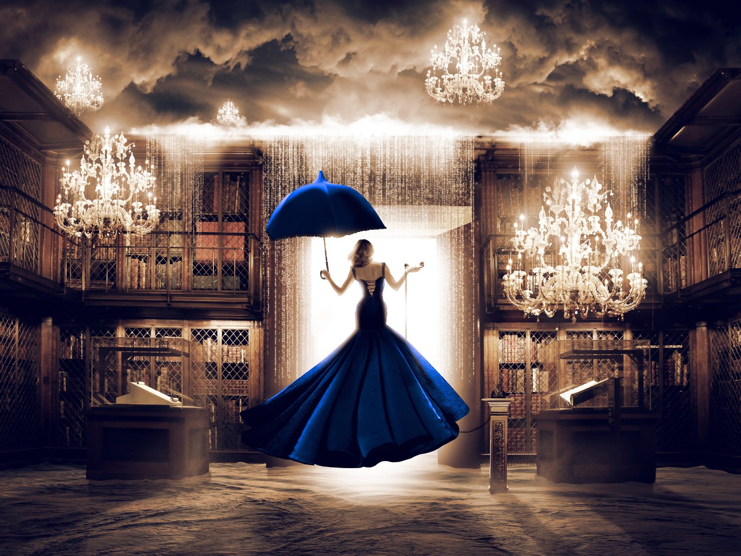 « La femme en bleu face à la porte du digital », photographie d'art de Ludovic Baron